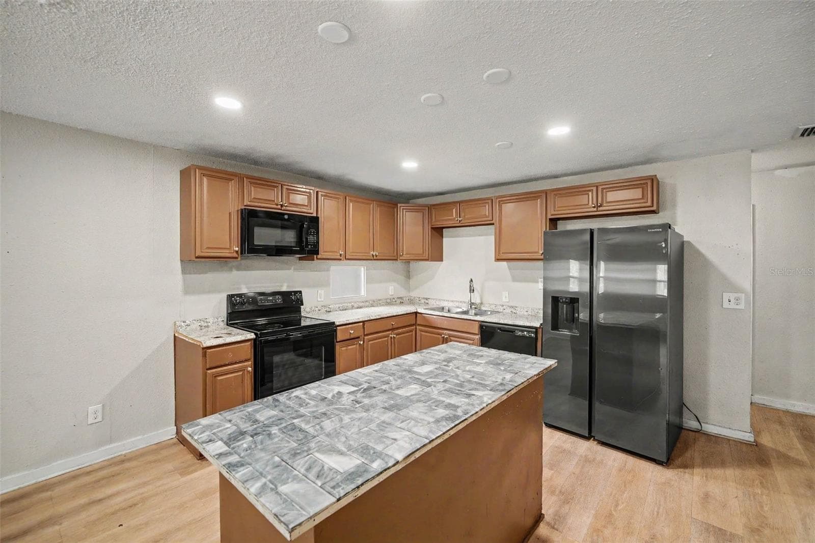 Single Family Residence at 920 E DR MARTIN LUTHER KING JR BLVD, TAMPA, photo 11 of 27