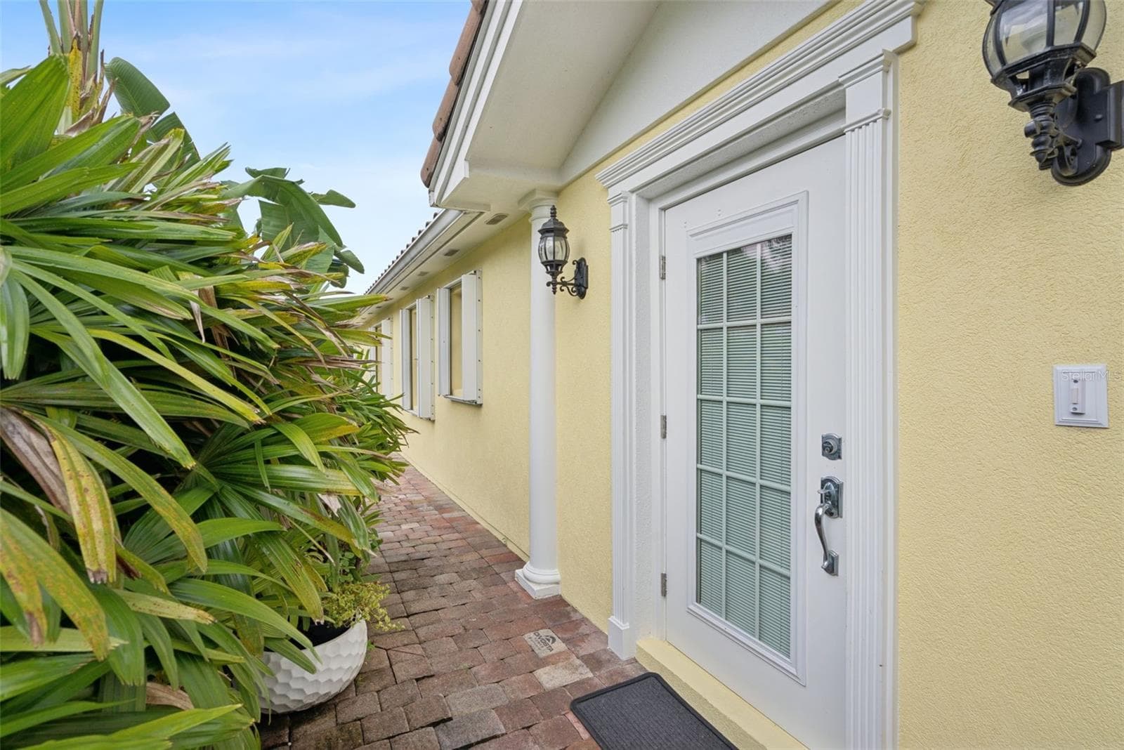 Half Duplex at 12004 KAJETAN LN, ORLANDO, photo 9 of 97