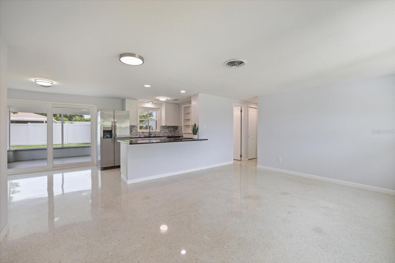 Single Family Residence at 3485 ROSLYN RD, VENICE, photo 3 of 37