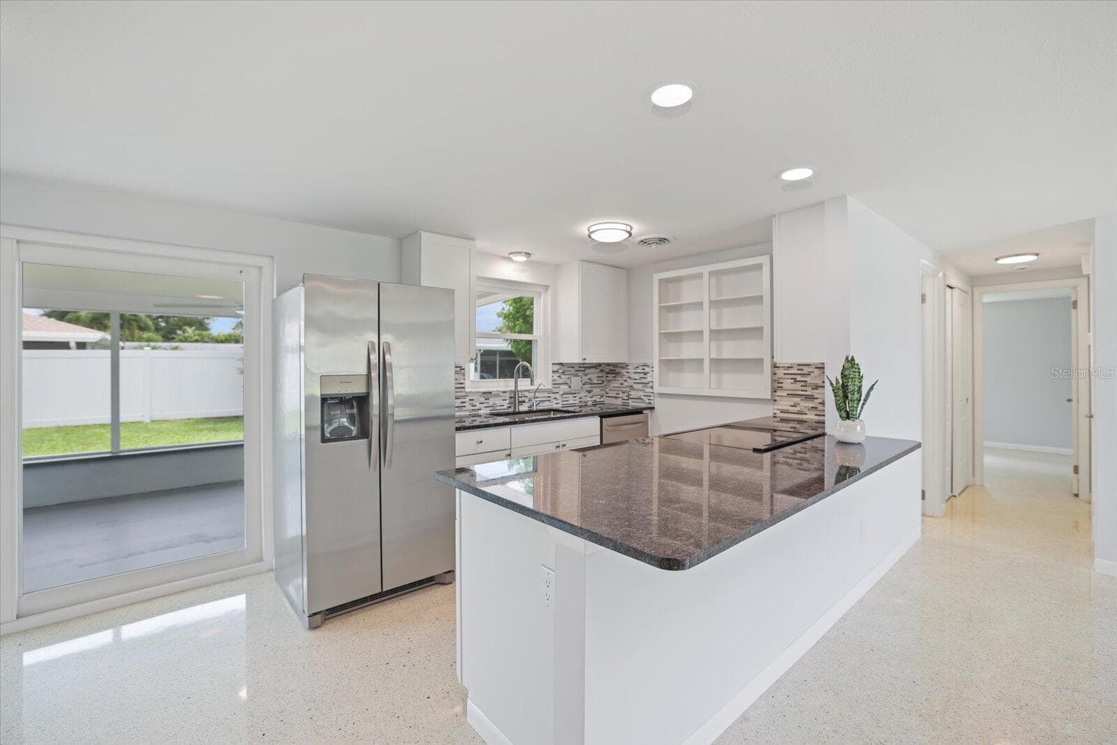 Single Family Residence at 3485 ROSLYN RD, VENICE, photo 4 of 37