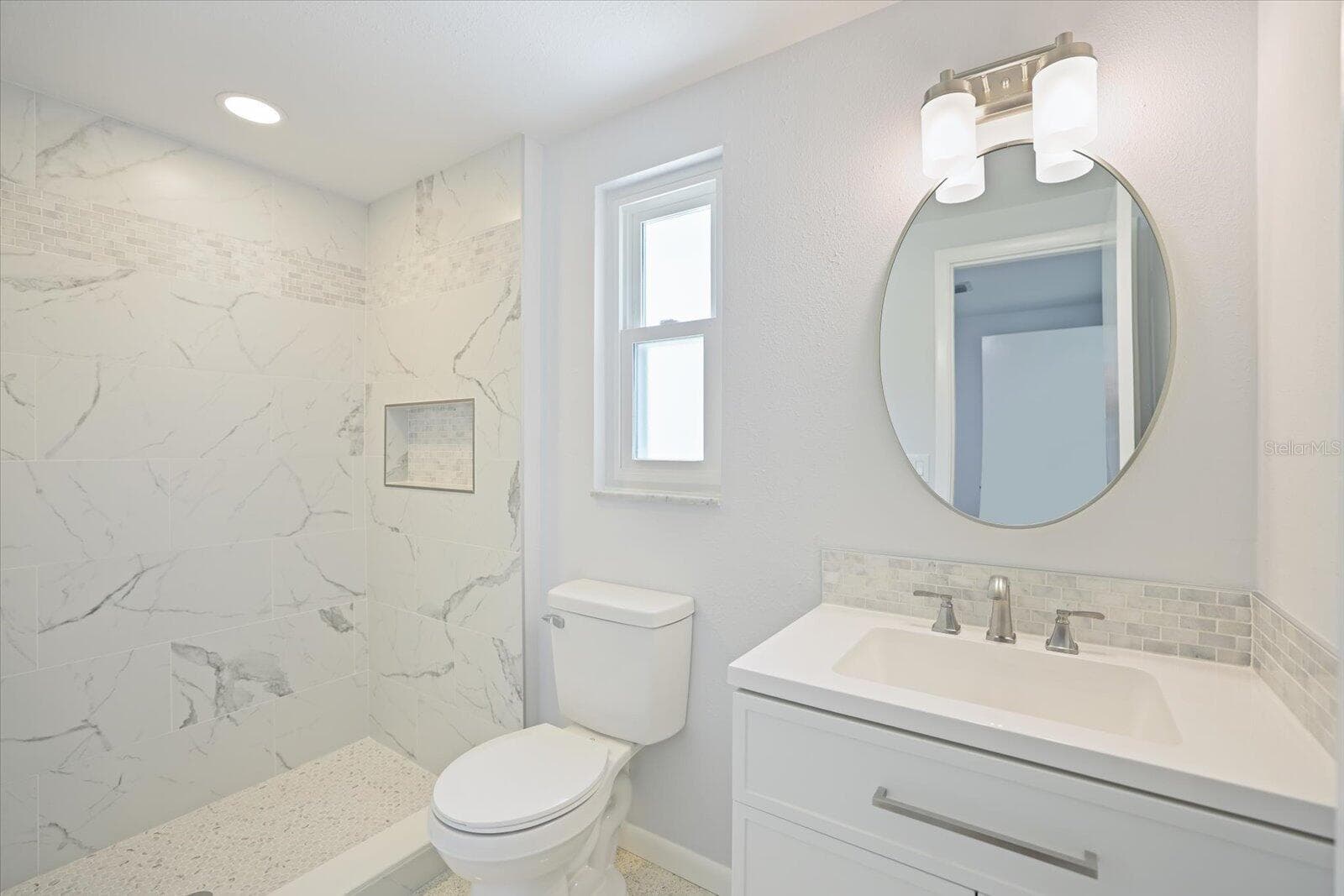 Single Family Residence at 3485 ROSLYN RD, VENICE, photo 11 of 37