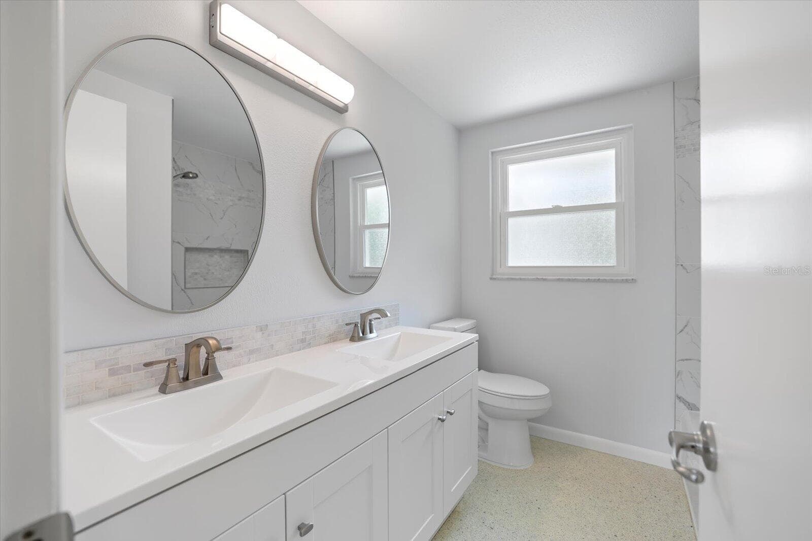 Single Family Residence at 3485 ROSLYN RD, VENICE, photo 12 of 37