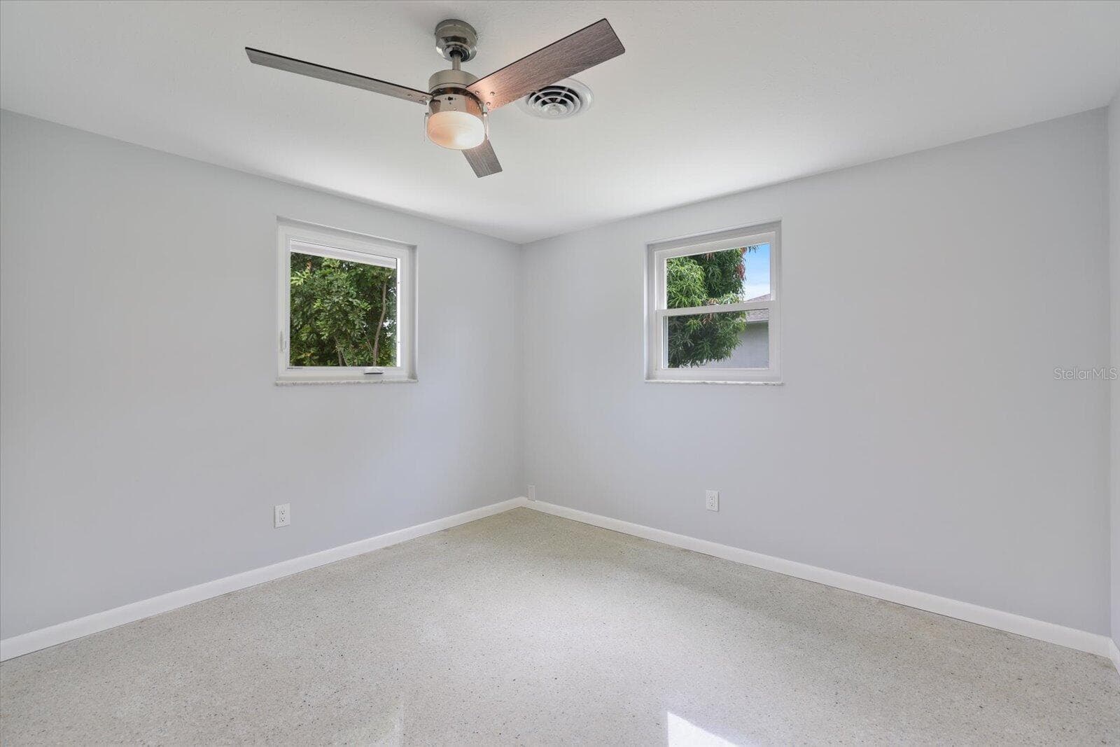 Single Family Residence at 3485 ROSLYN RD, VENICE, photo 16 of 37