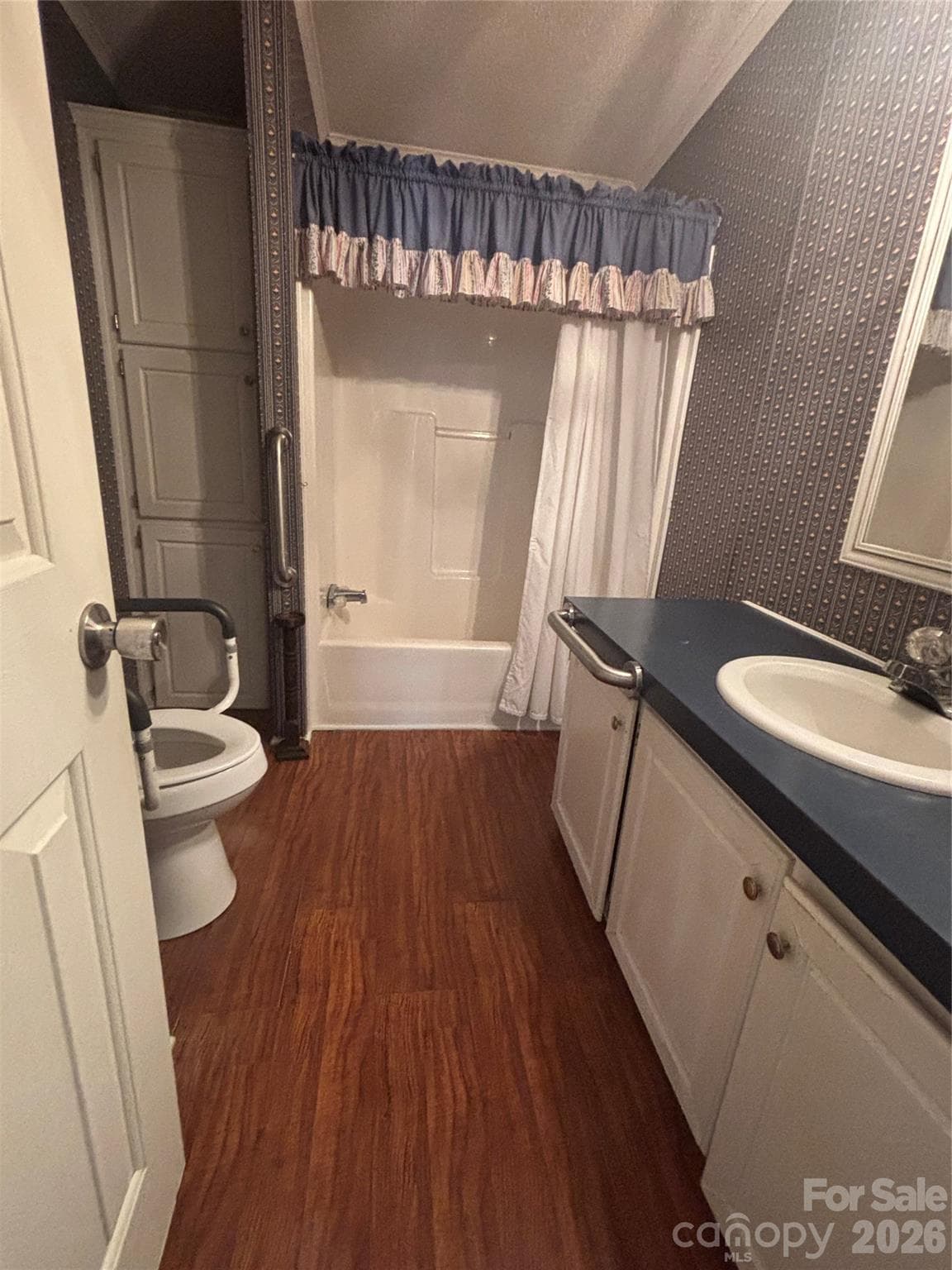 bath serving bedrooms 2 and 3 - 3557 Gladden Drive, Lincolnton