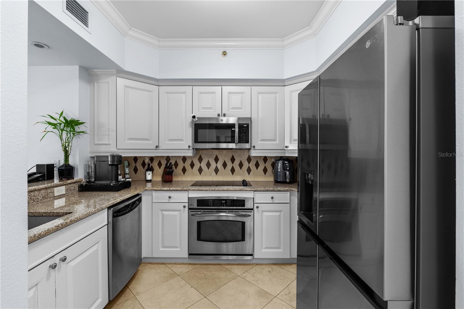 Condo - Hotel at 7593 GATHERING DR #706, KISSIMMEE, photo 3 of 22