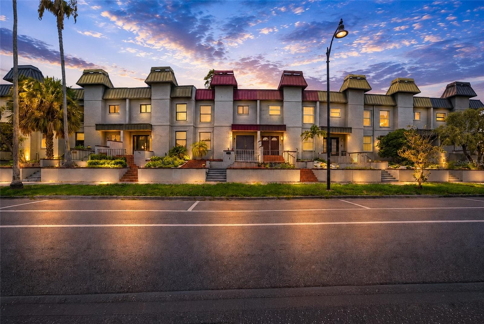 170 E DAVIS BLVD