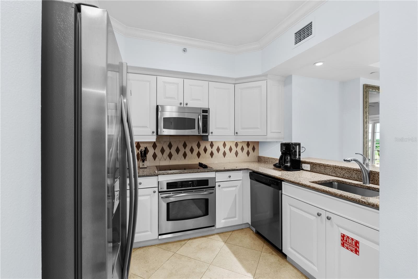 Condo - Hotel at 7593 GATHERING DR #307, KISSIMMEE, photo 3 of 26