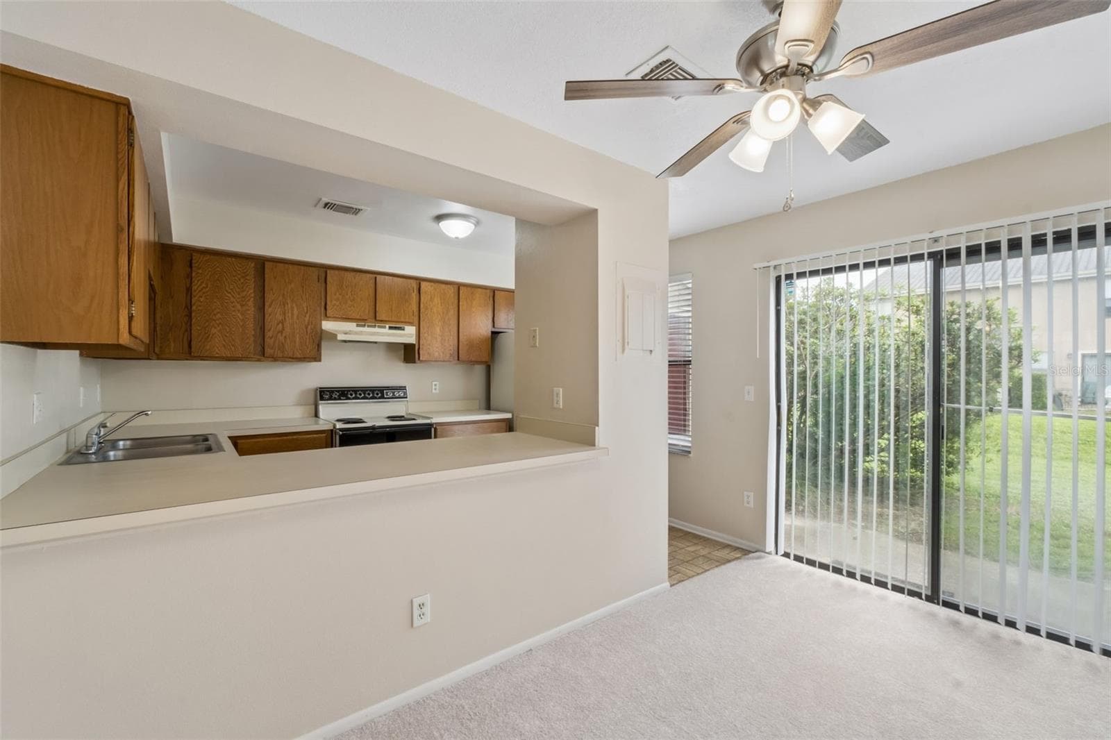 Townhouse at 1307 PARK VILLA PL, WINTER SPRINGS, photo 6 of 40