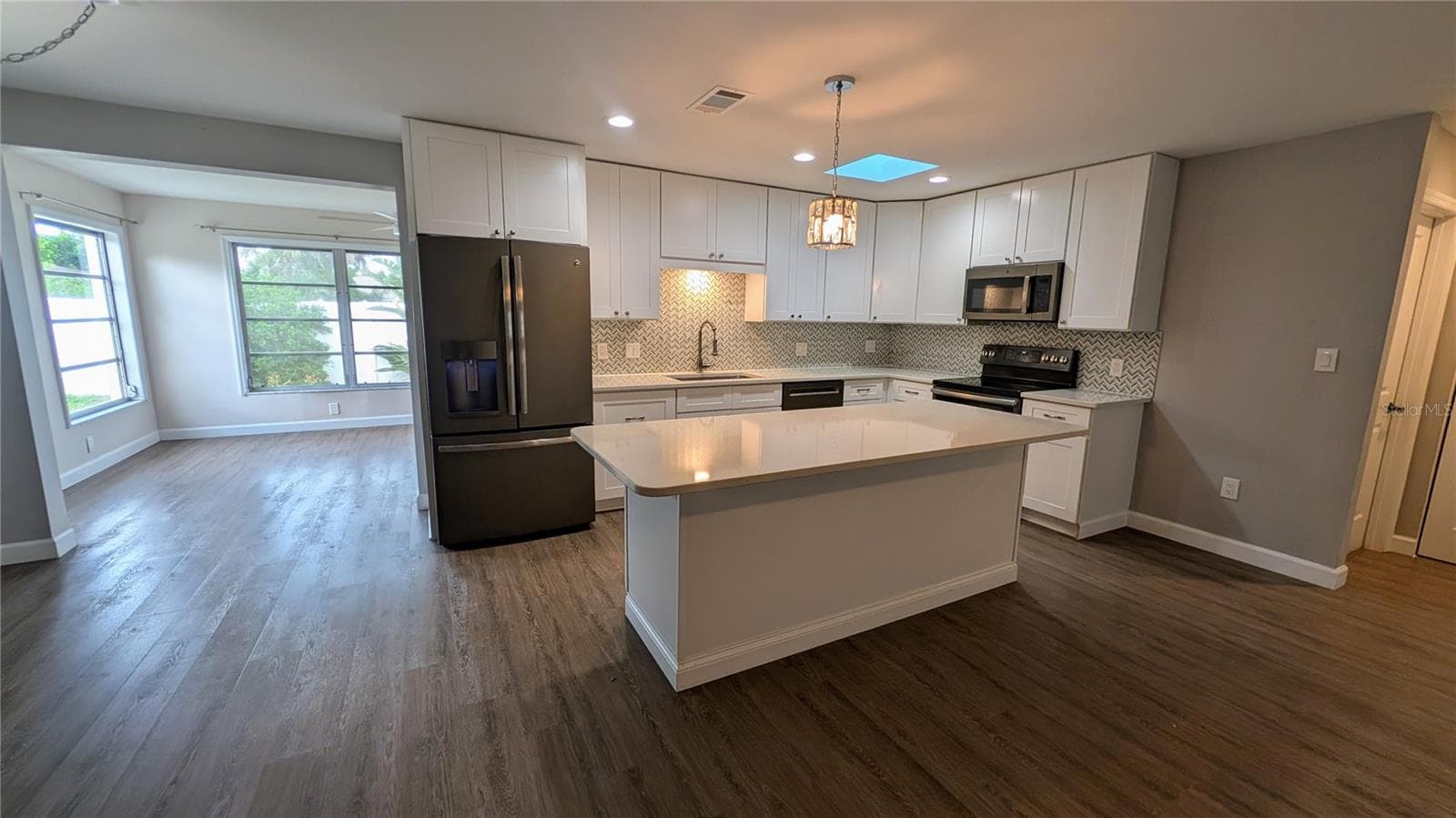 Single Family Residence at 1406 S VENICE BLVD, VENICE, photo 7 of 29
