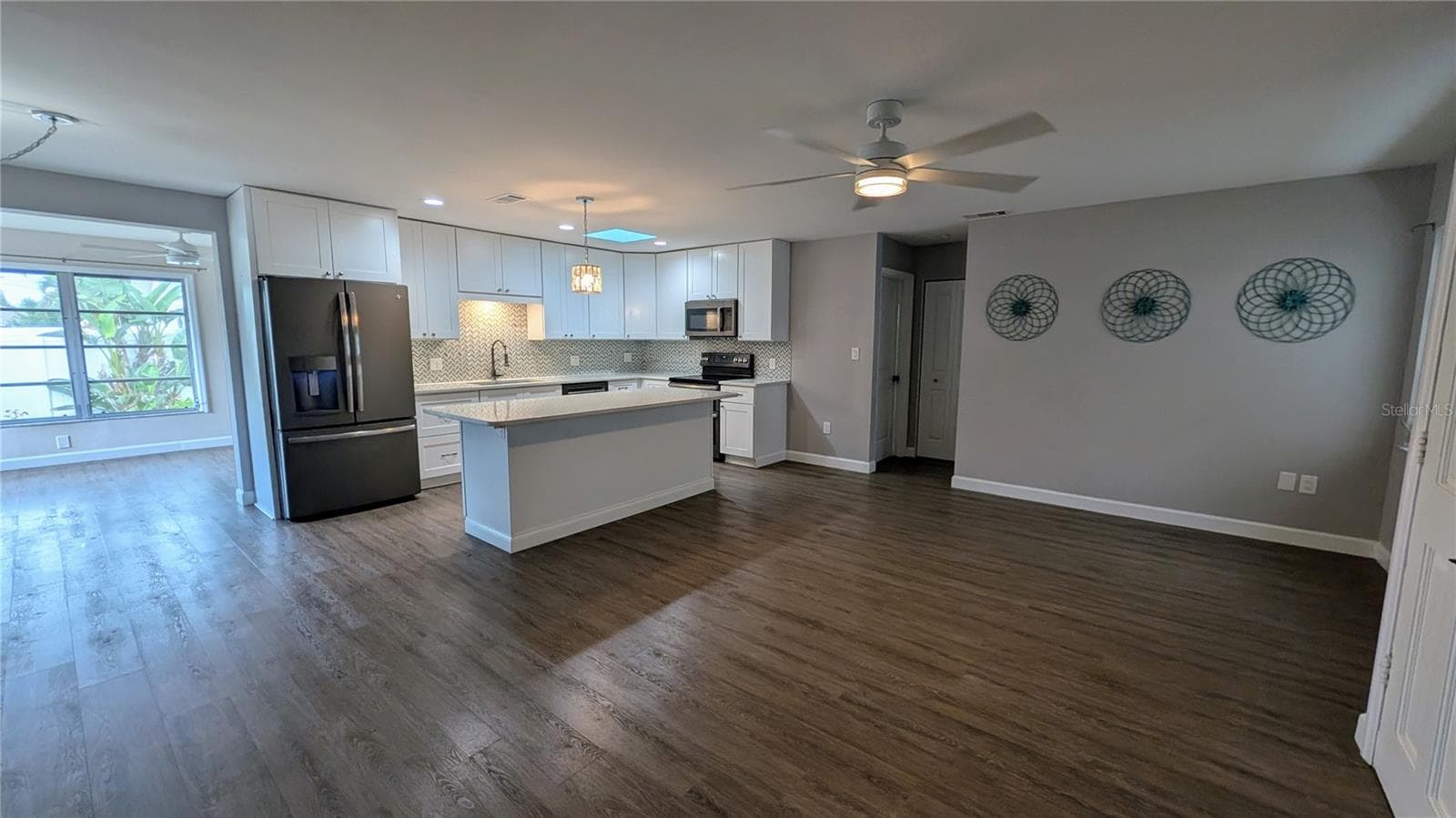 Kitchen & livingroom - 1406 S VENICE BLVD, VENICE