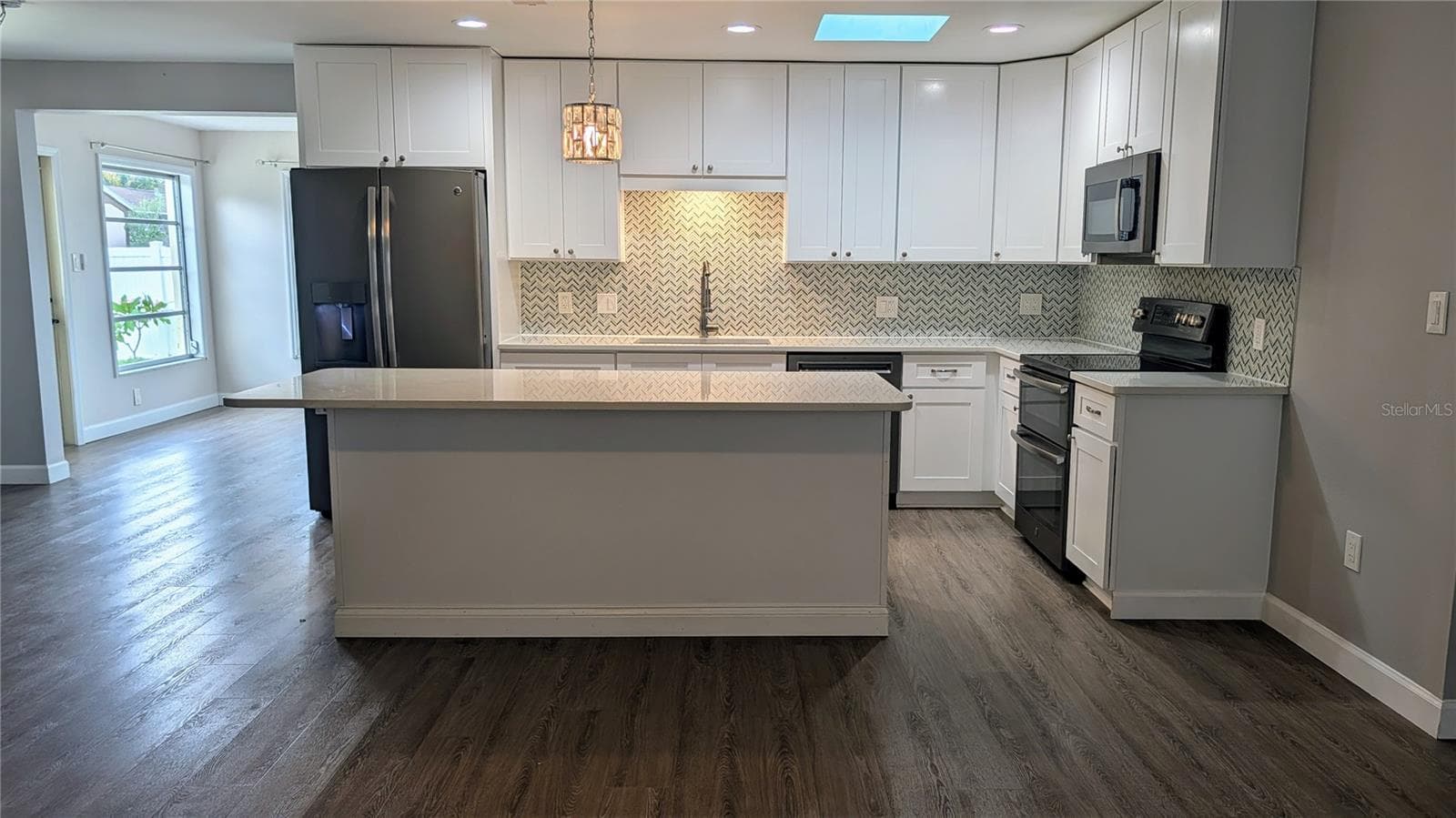 Single Family Residence at 1406 S VENICE BLVD, VENICE, photo 11 of 29