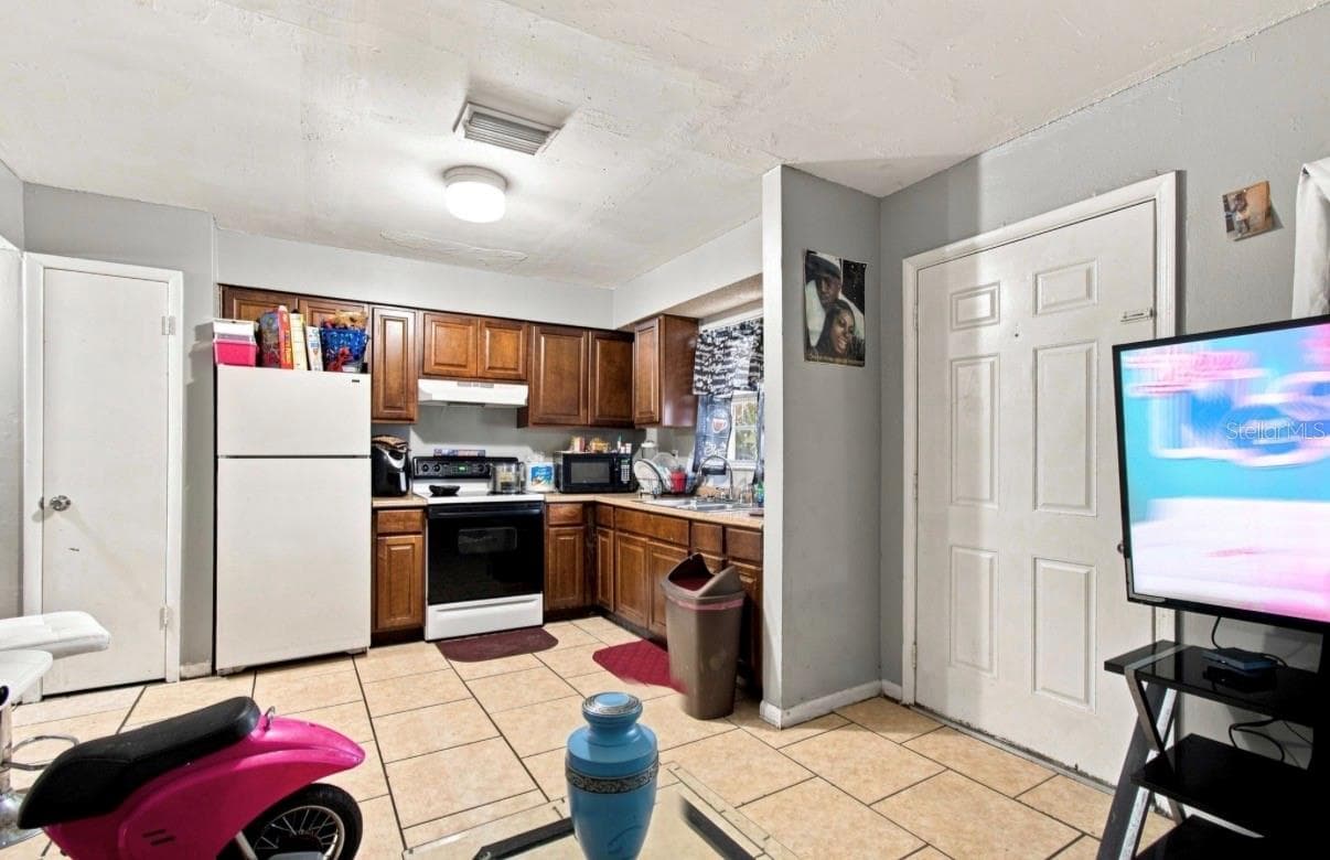 Duplex at 8602-8606 N 14TH ST, TAMPA, photo 29 of 57