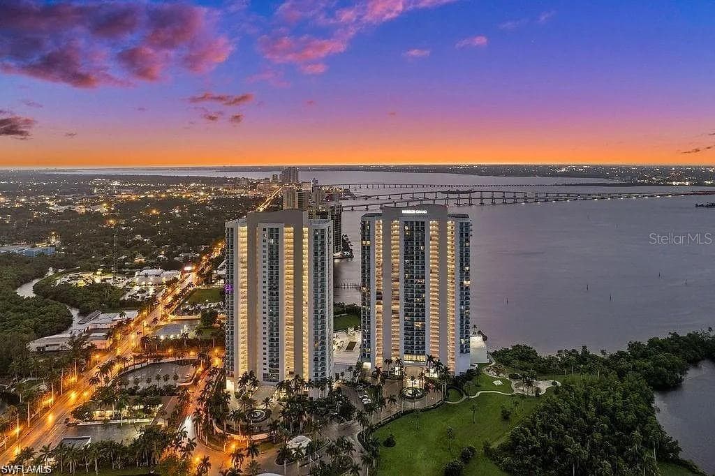 3000 OASIS GRAND BLVD #1002