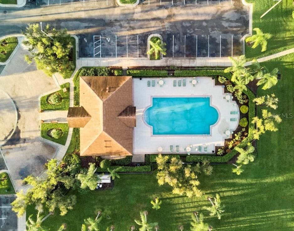 community pool - 2245 FLUORSHIRE DR, BRANDON