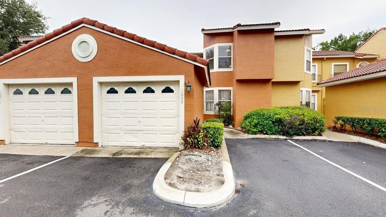 1009 CASA DEL SOL CIR