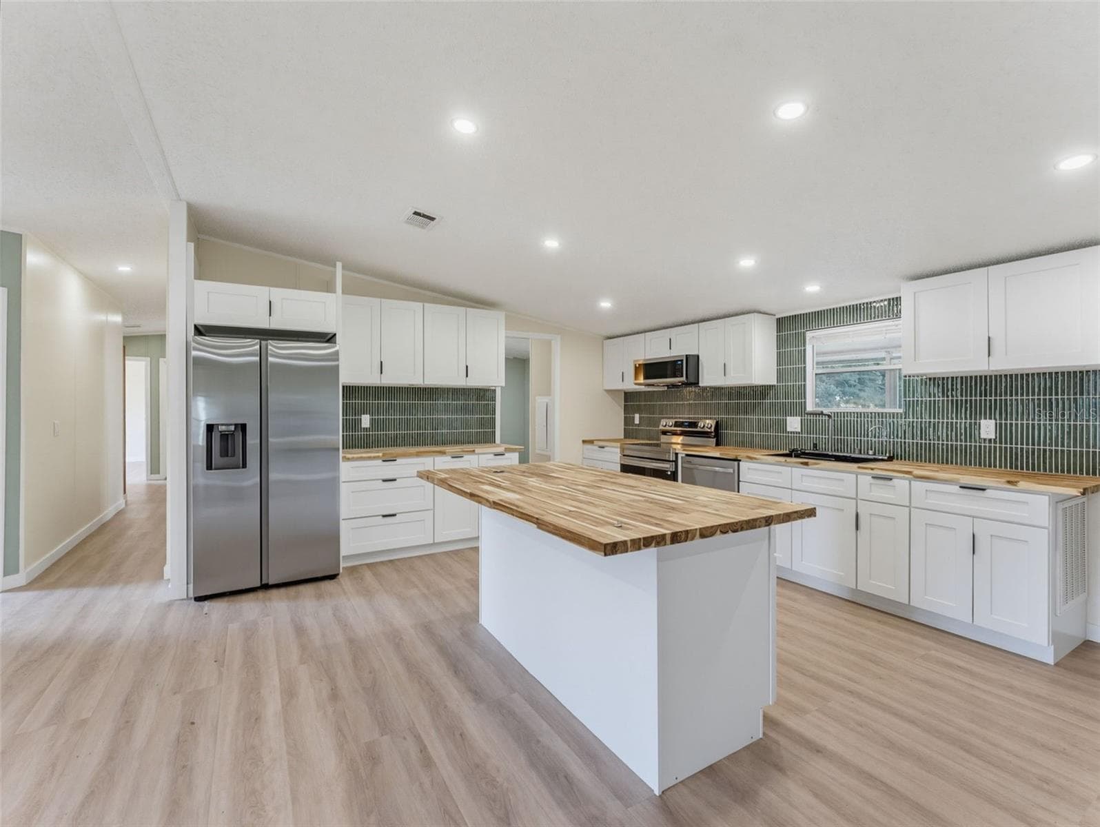 Manufactured Home at 11106 FERNWAY LN, DADE CITY, photo 24 of 43