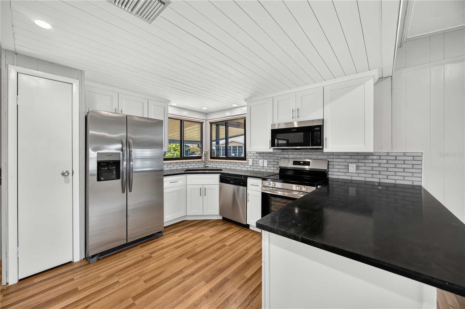 Manufactured Home at 141 RAROTONGA RD, NORTH PORT, photo 8 of 43