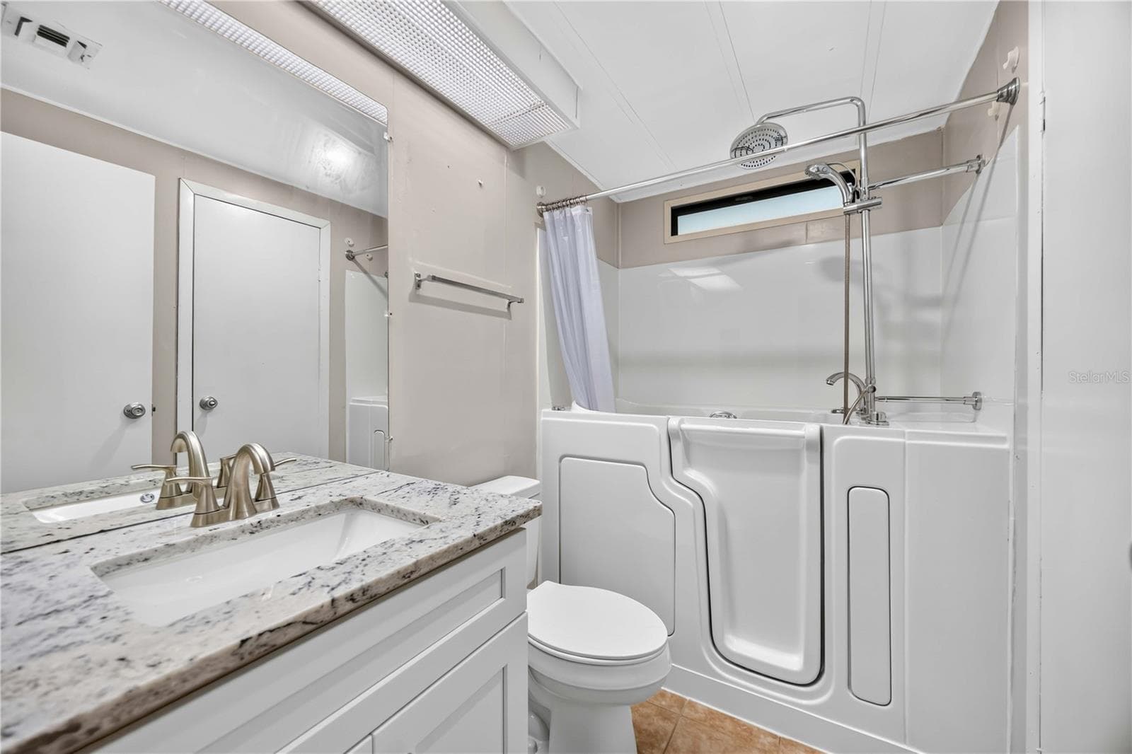 Manufactured Home at 141 RAROTONGA RD, NORTH PORT, photo 16 of 43