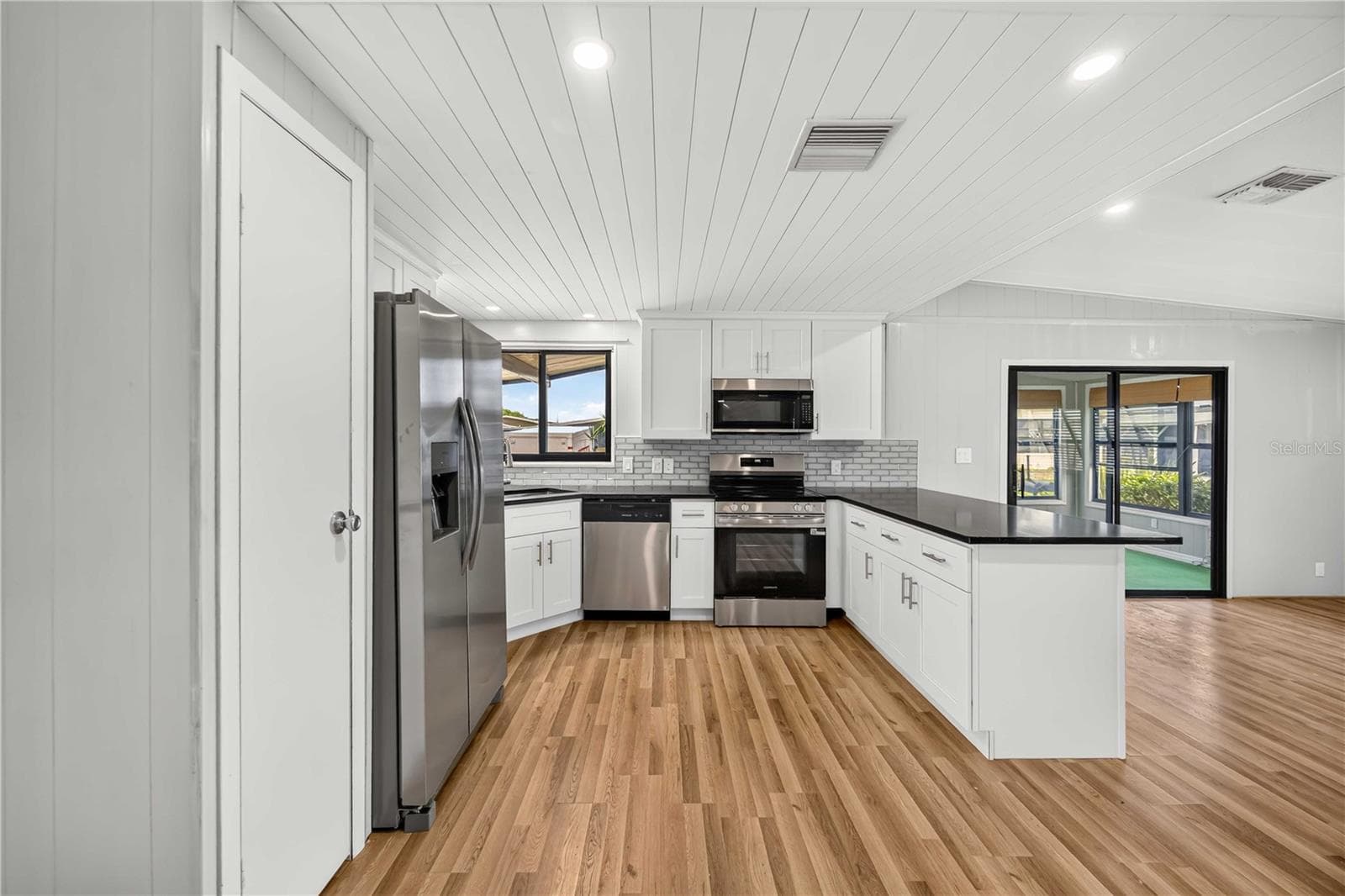 Manufactured Home at 141 RAROTONGA RD, NORTH PORT, photo 28 of 43