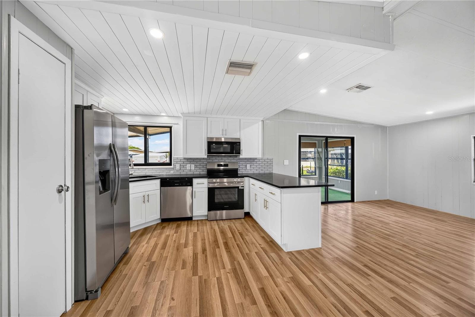 Manufactured Home at 141 RAROTONGA RD, NORTH PORT, photo 29 of 43