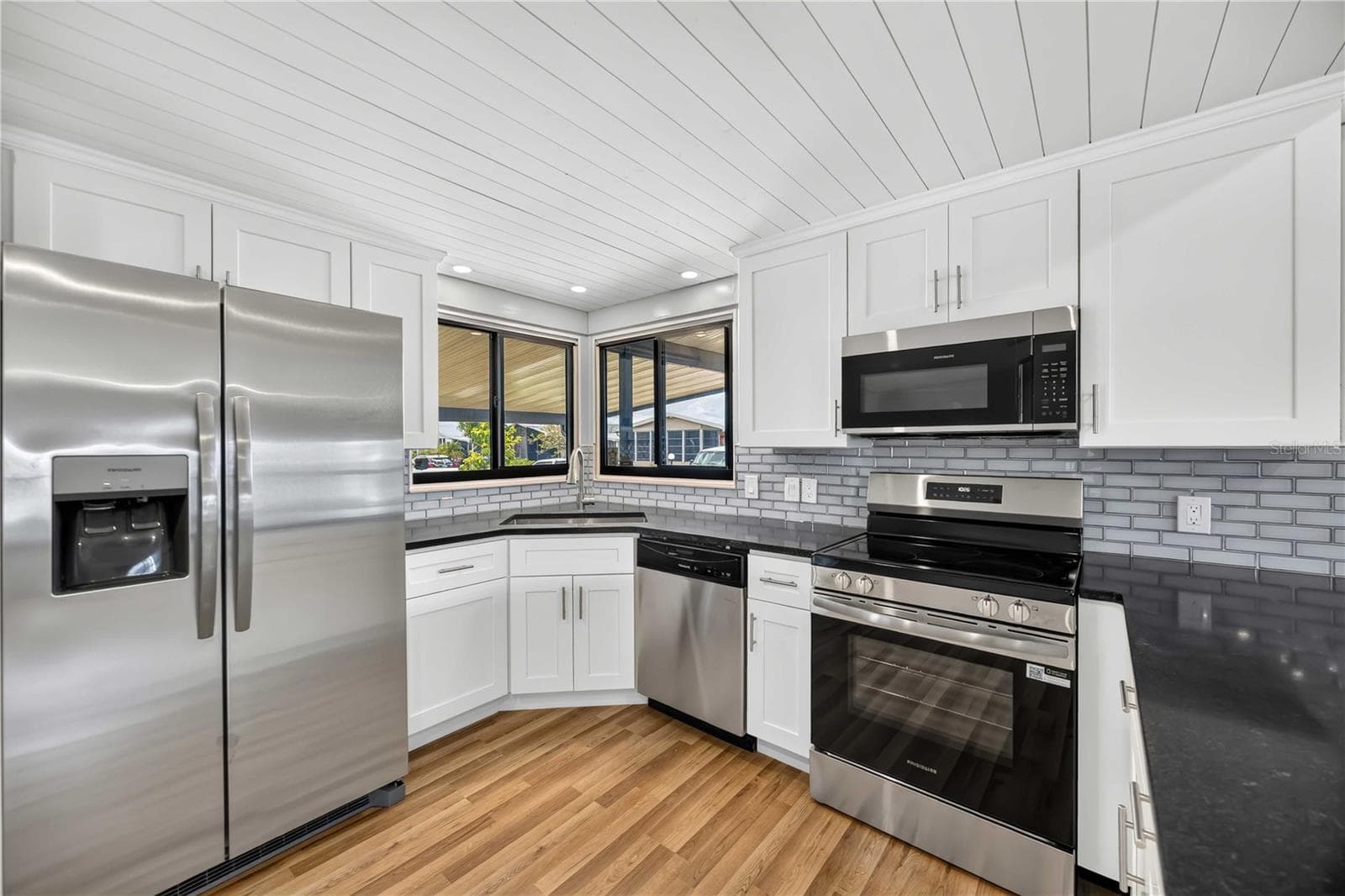 Manufactured Home at 141 RAROTONGA RD, NORTH PORT, photo 30 of 43