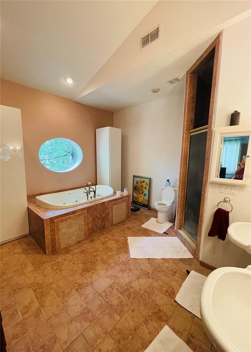 Master bathroom suite - 807 NEPTUNE RD, KISSIMMEE