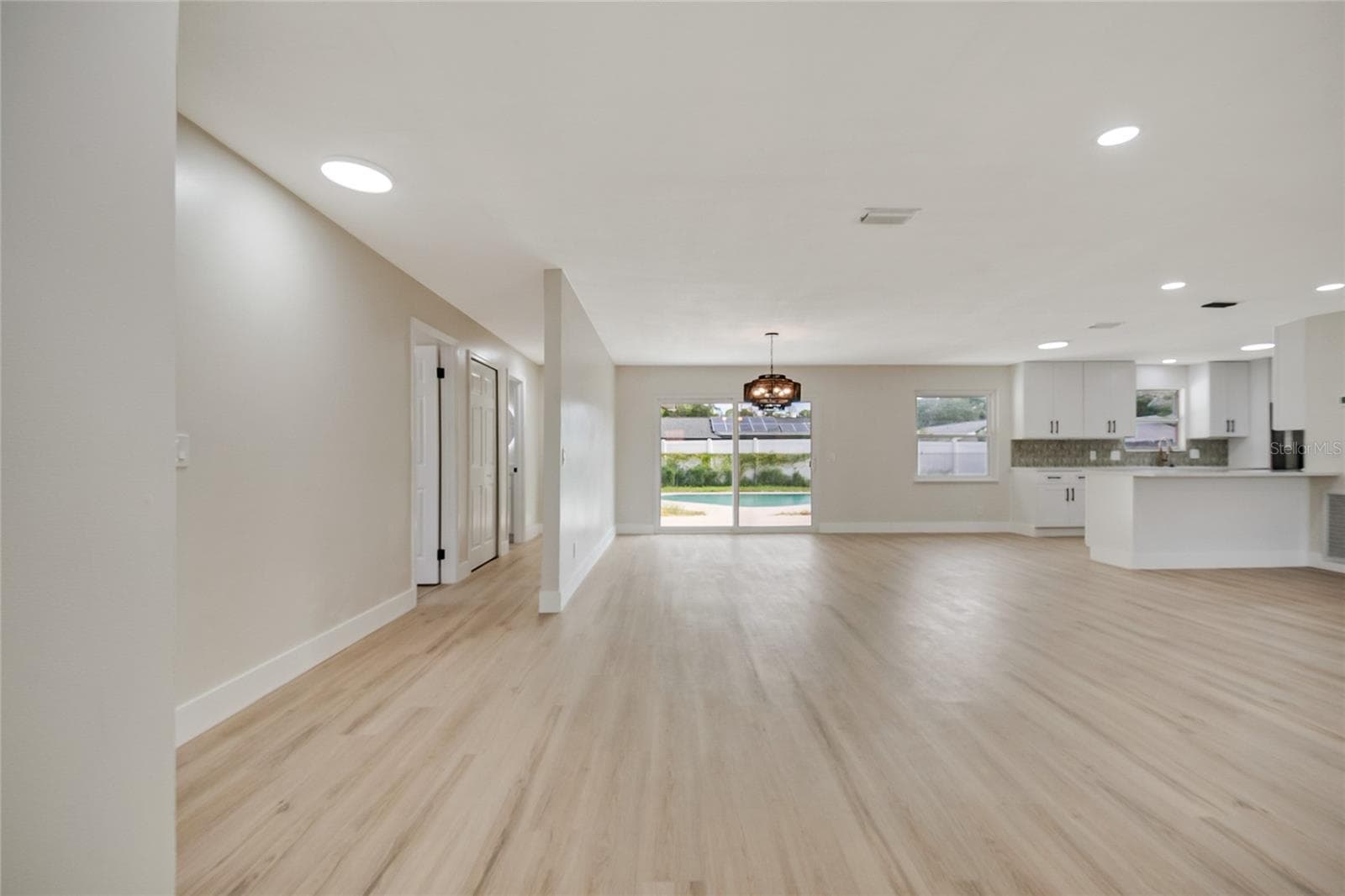 Single Family Residence at 8624 BAYLOR CIR, ORLANDO, photo 9 of 46