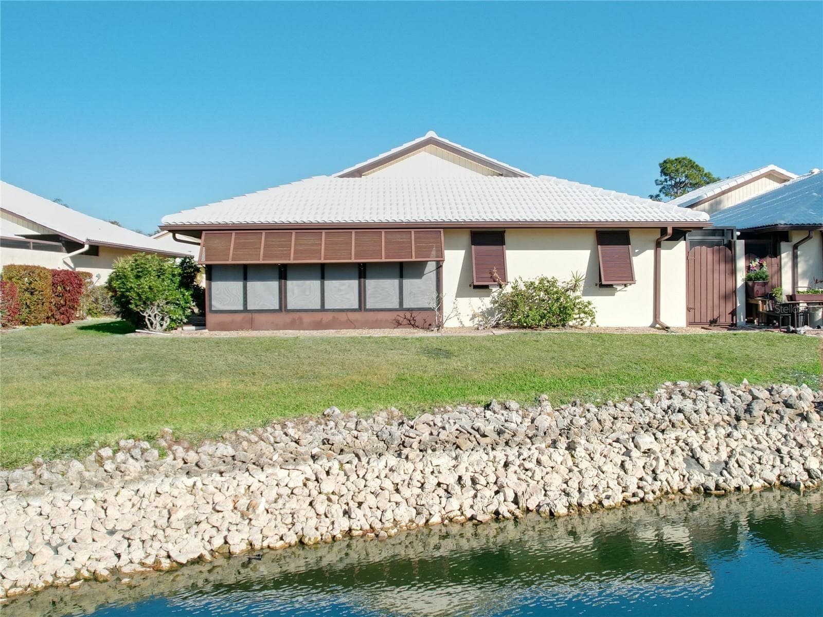 Rear - 137 DRIFTING SANDS DR, VENICE