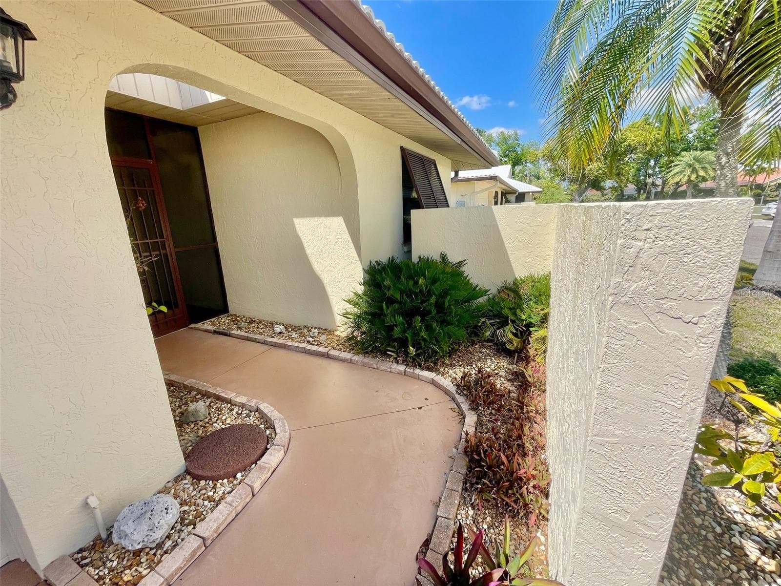 Front Walk - 137 DRIFTING SANDS DR, VENICE