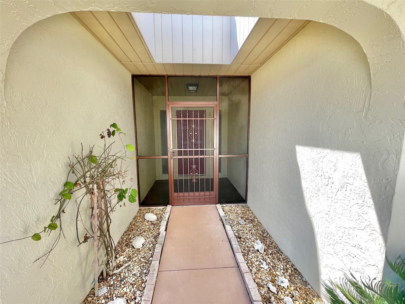 Front Entry - 137 DRIFTING SANDS DR, VENICE