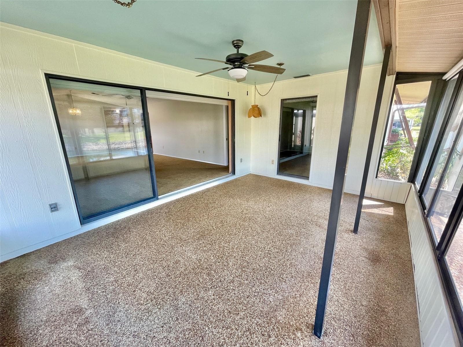 Florida Room - 137 DRIFTING SANDS DR, VENICE