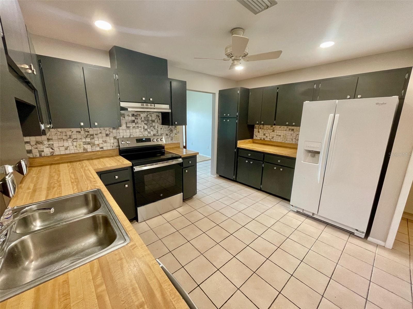 Kitchen - 137 DRIFTING SANDS DR, VENICE