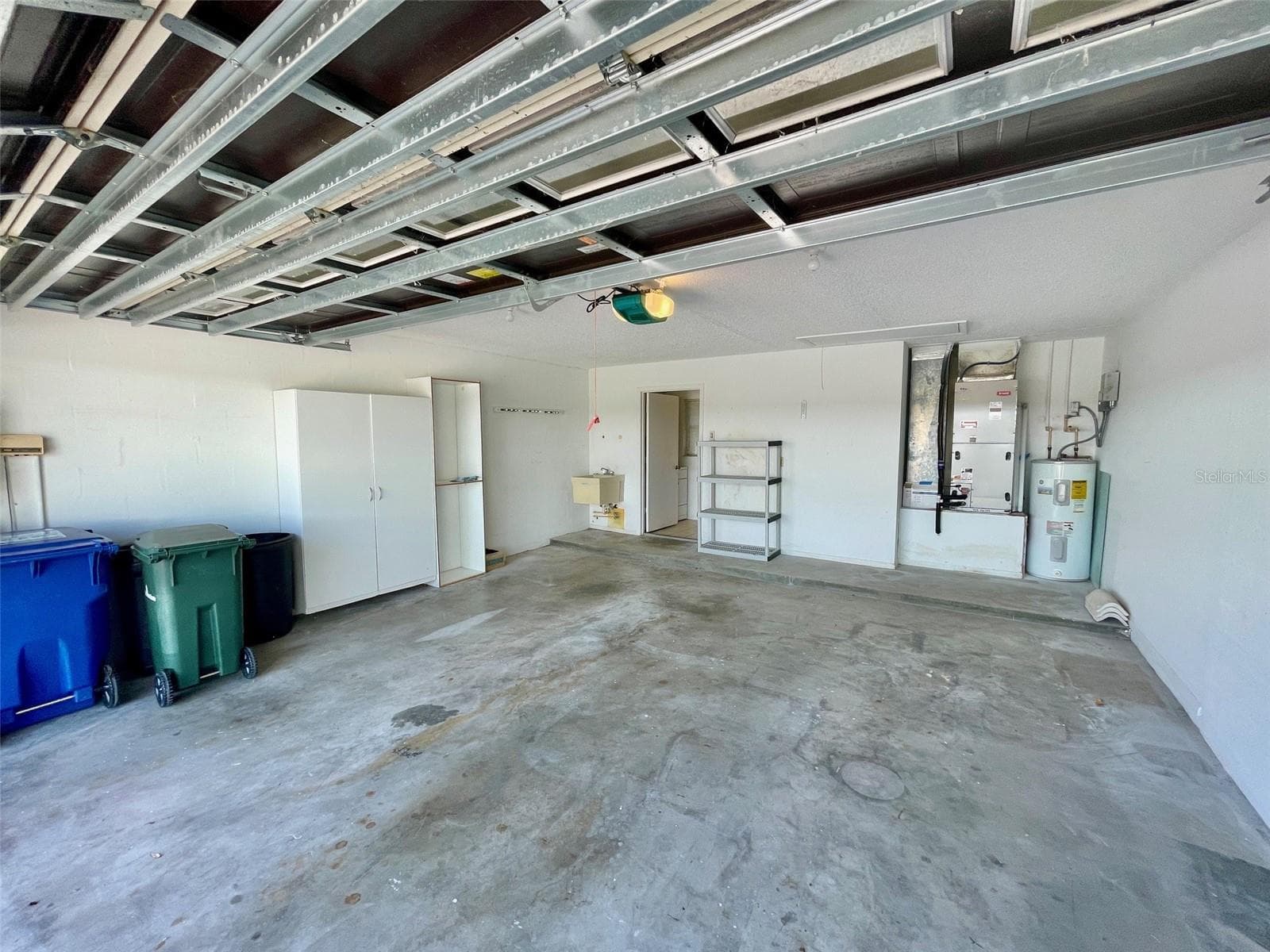 Garage - 137 DRIFTING SANDS DR, VENICE