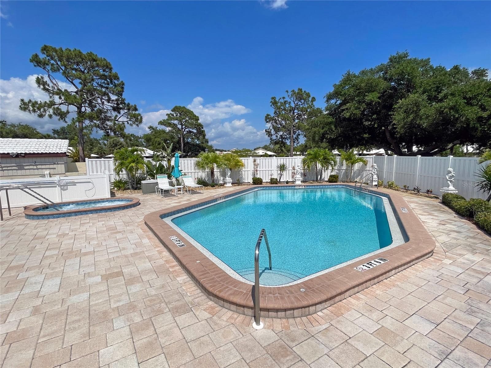 Pool - 137 DRIFTING SANDS DR, VENICE