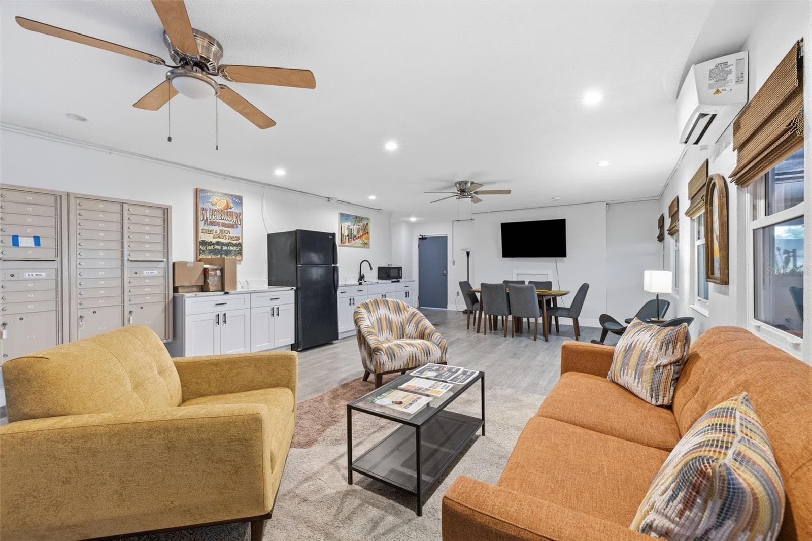 Another view of the inviting resident gathering space with plenty of room for community activities and entertaining. - 841 4TH AVE N #27, ST PETERSBURG