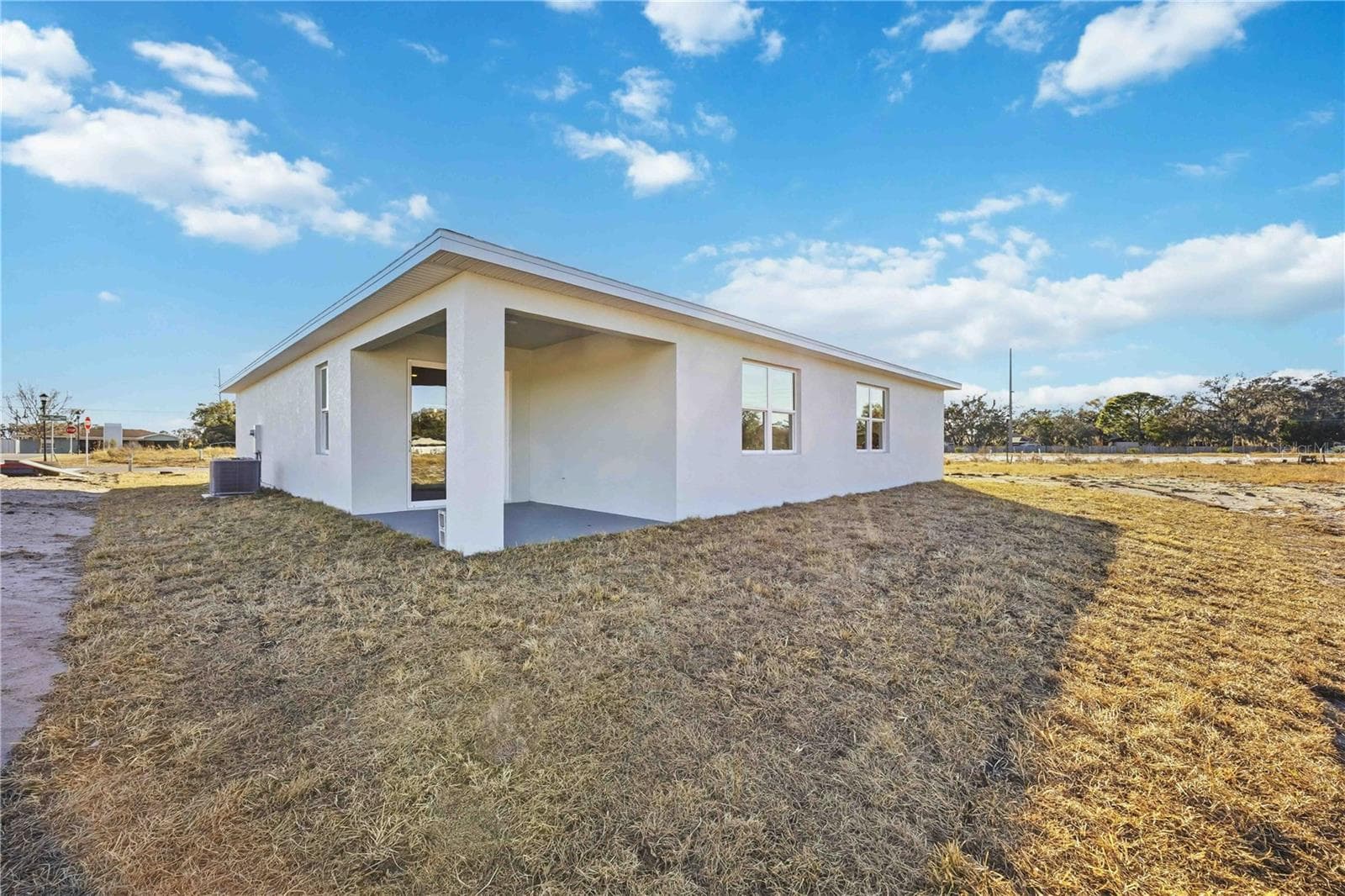 Single Family Residence at 2145 RIVER HAWK LOOP, WINTER HAVEN, photo 4 of 31