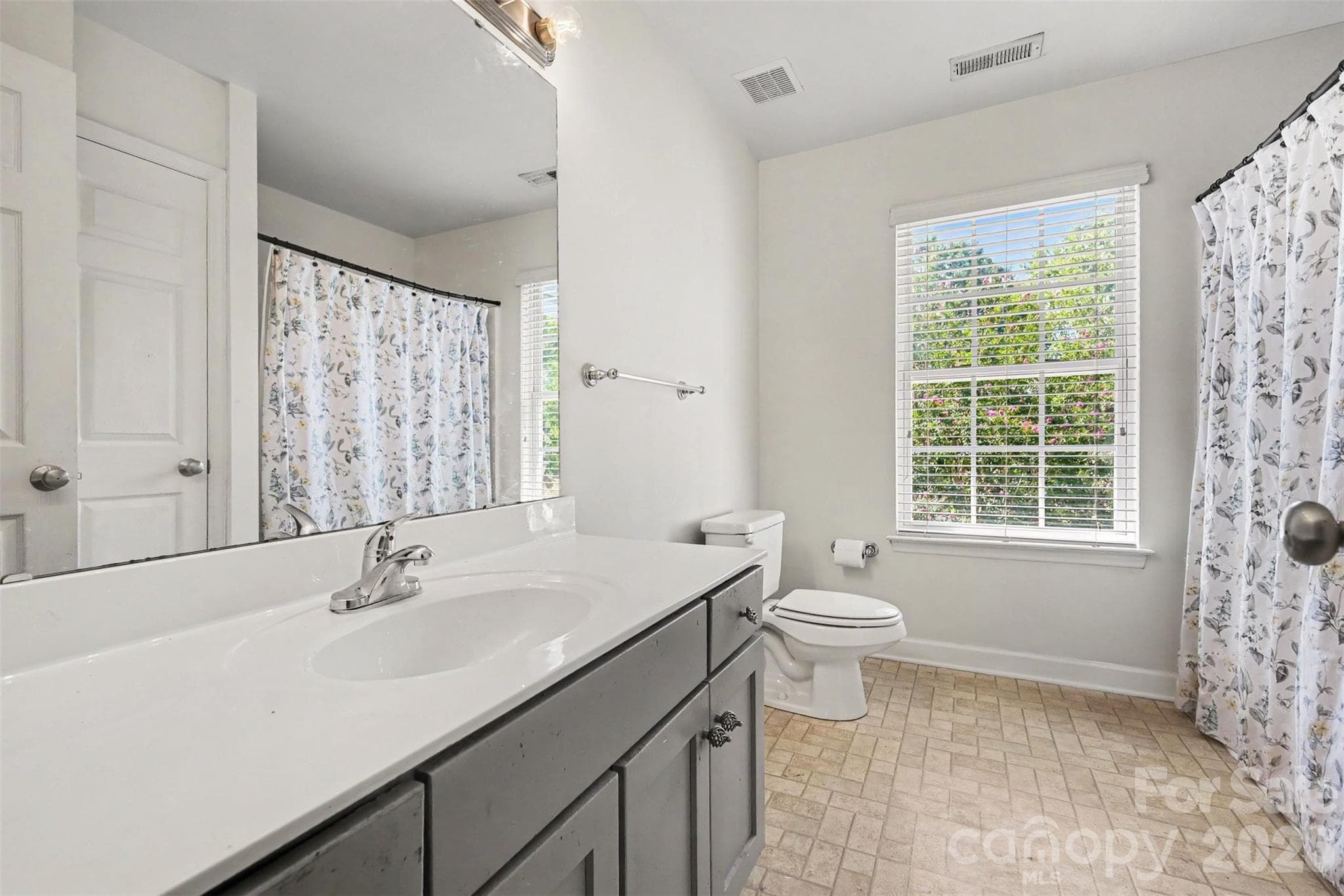 Single Family Residence at 7218 Cascading Pines Drive, Fort Mill, photo 23 of 38