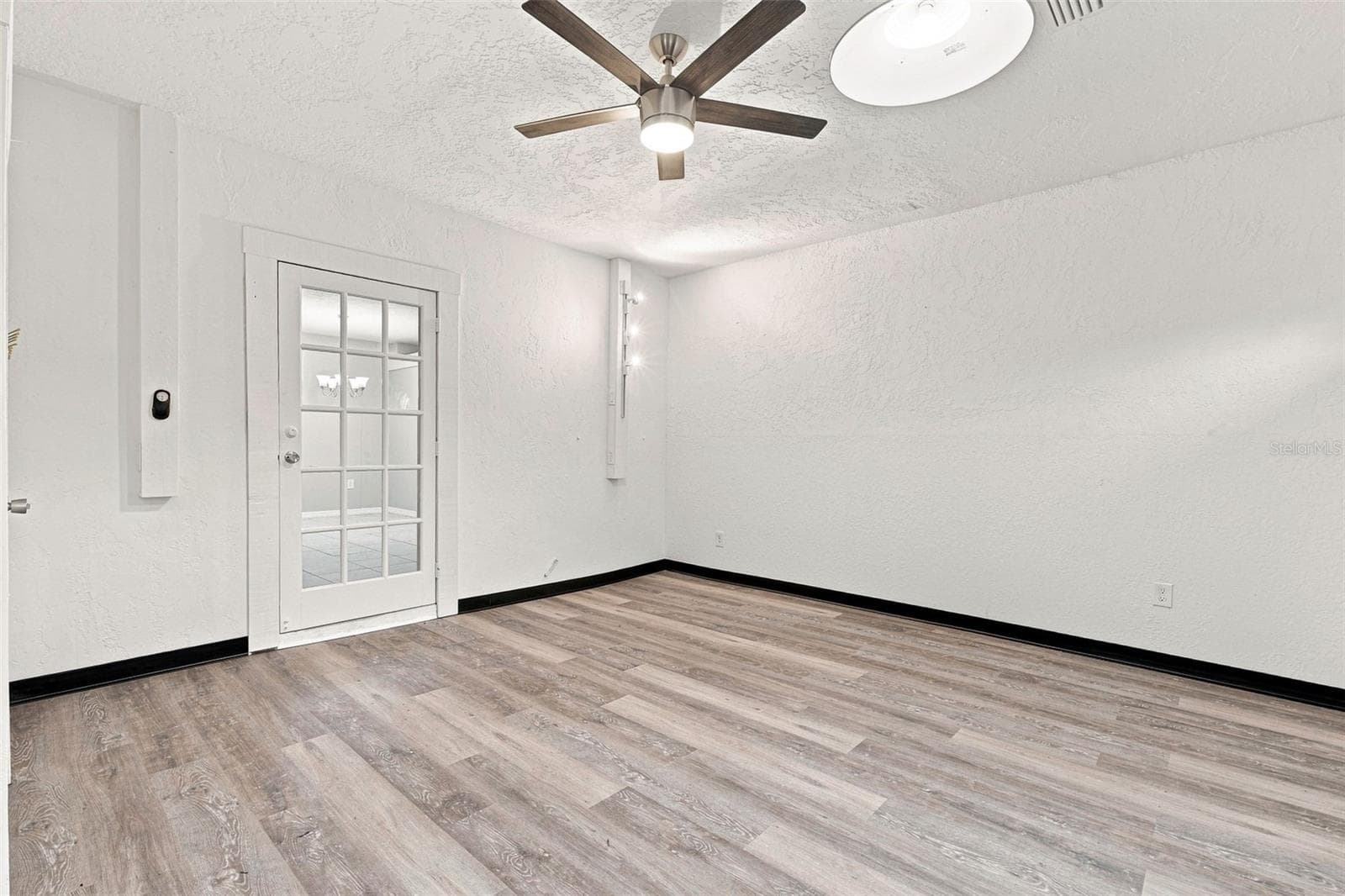 Updated Flooring in Family Room with Vaulted Ceiling - 1005 ALSTON LN, ENGLEWOOD