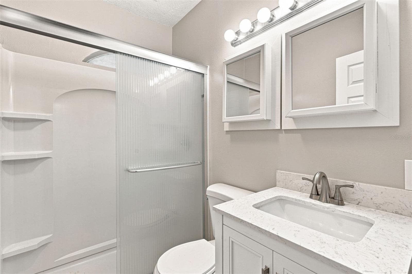 Updated Ensuite Bath with Walk-In Shower - 1005 ALSTON LN, ENGLEWOOD
