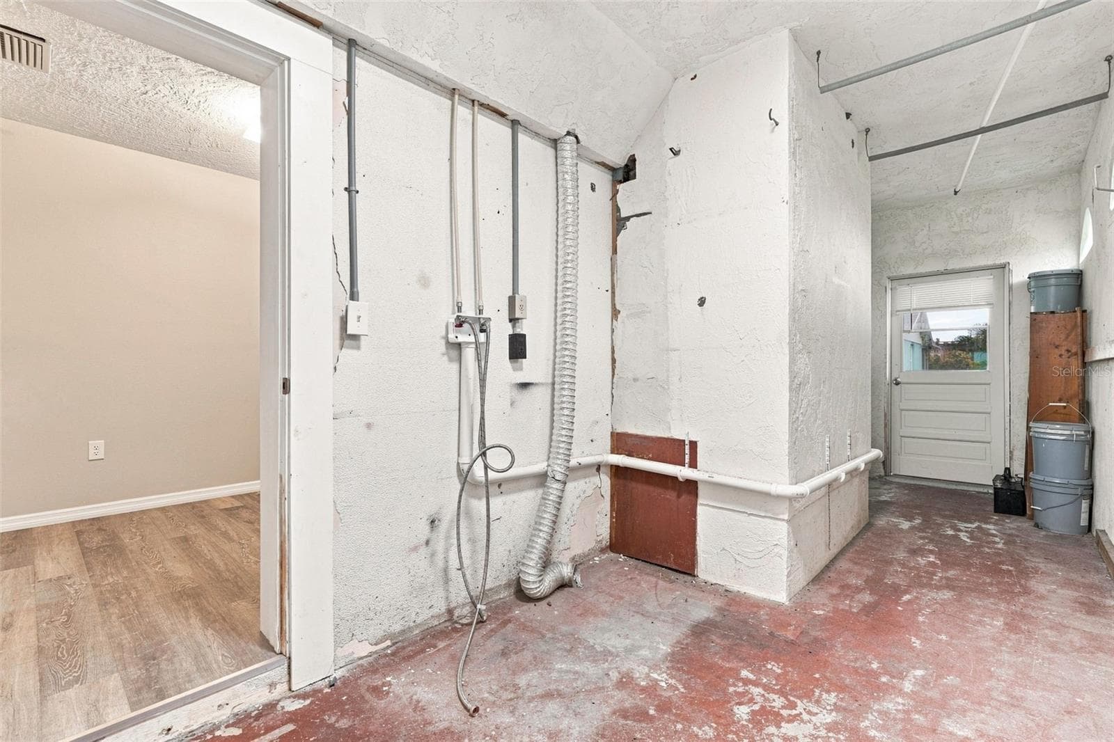 Spacious Laundry & Utility Room - 1005 ALSTON LN, ENGLEWOOD