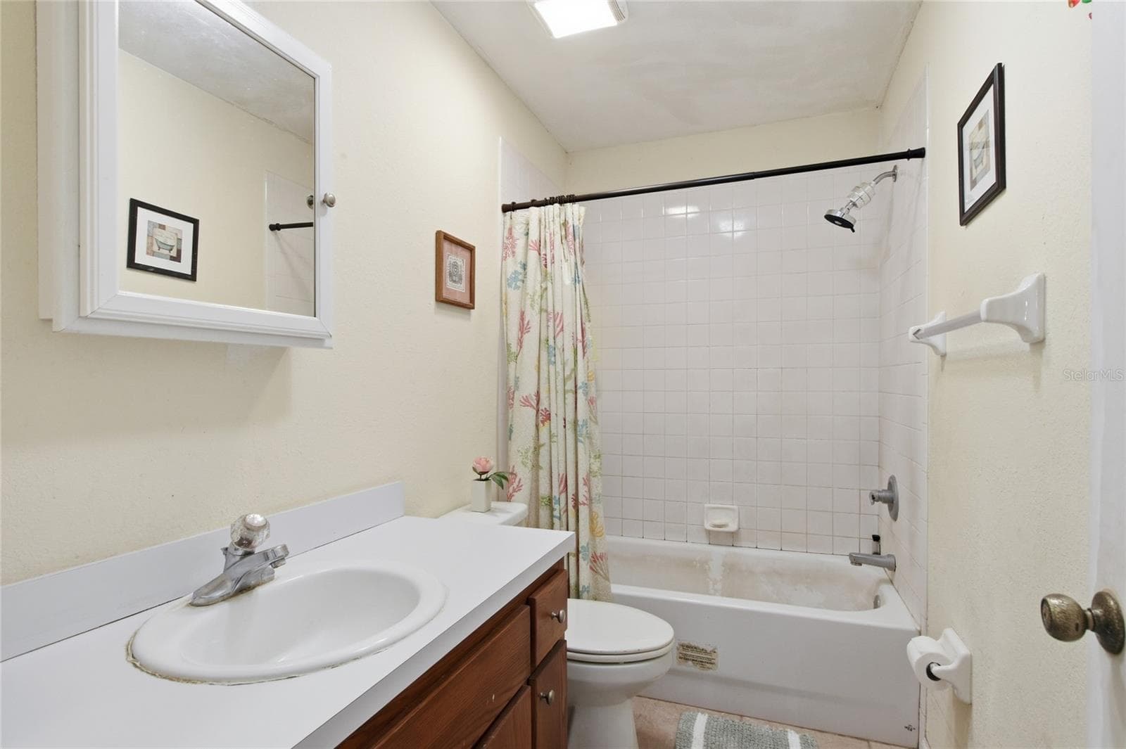 Guest Bath - 3028 WOOD SONG CT, MULBERRY