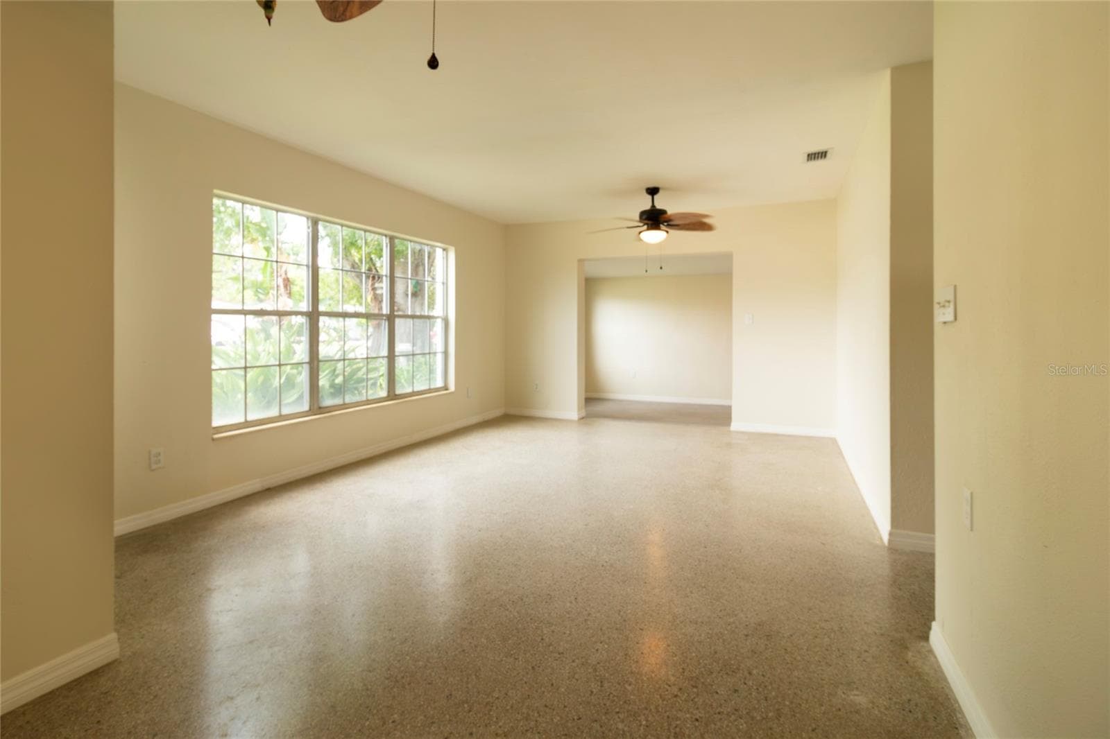 Living room and dining room - 5116 ELDORADO DR, TAMPA