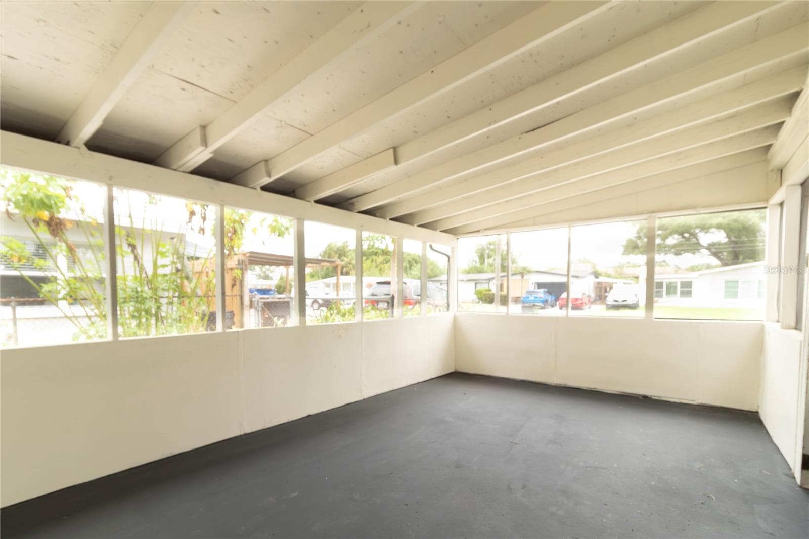 Enclosed porch - 5116 ELDORADO DR, TAMPA