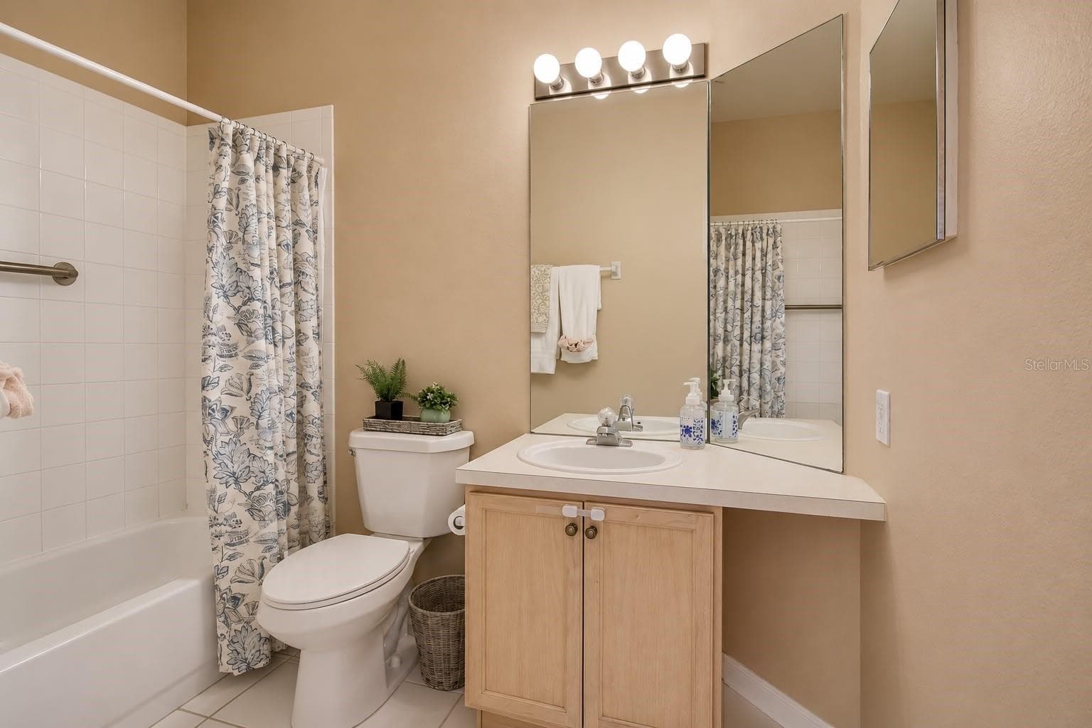 Condominium at 13560 TURTLE MARSH LOOP #338, ORLANDO, photo 2 of 19