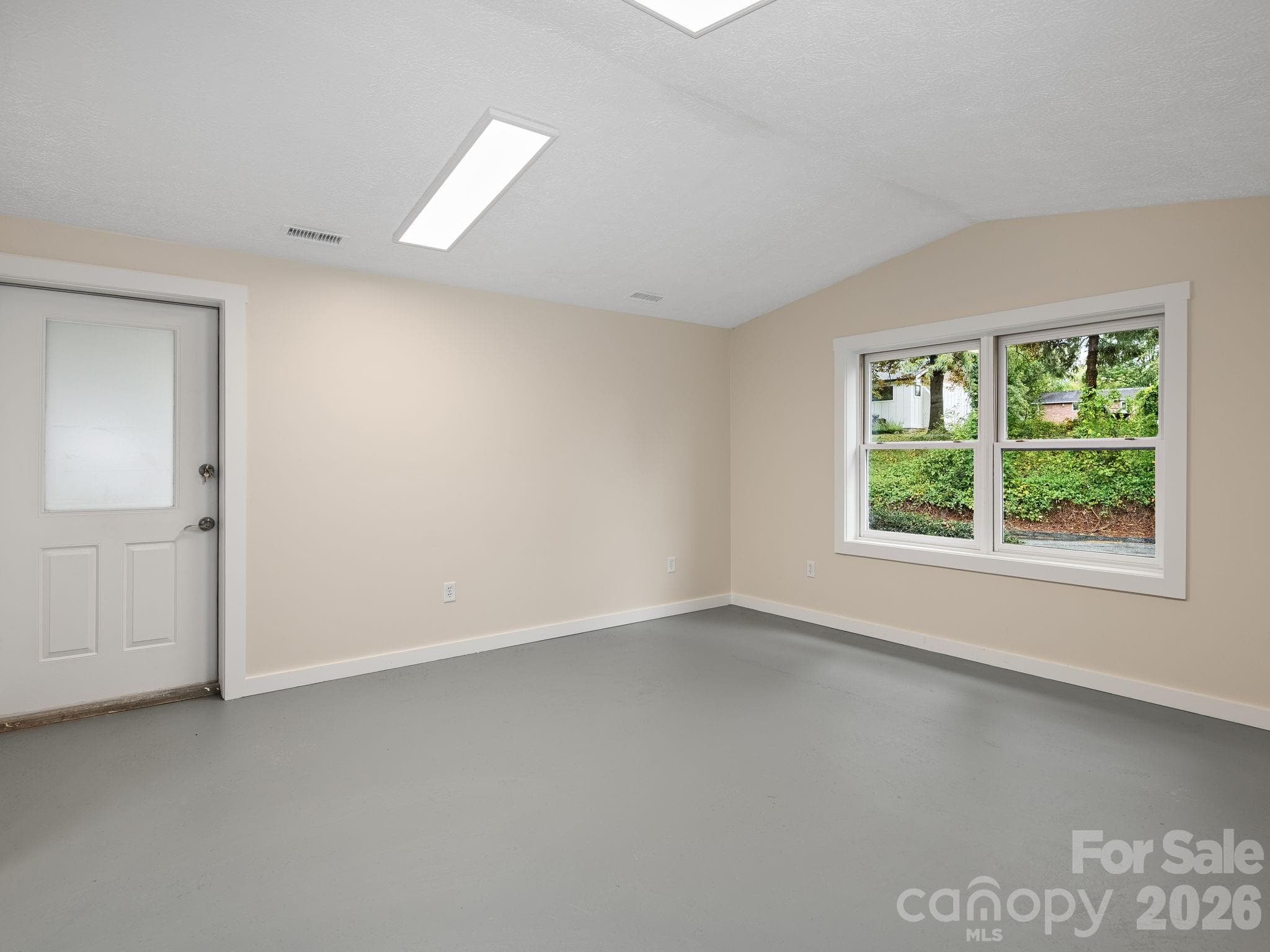 Interior office/flex space - 732 Jonesborough Street, Hendersonville