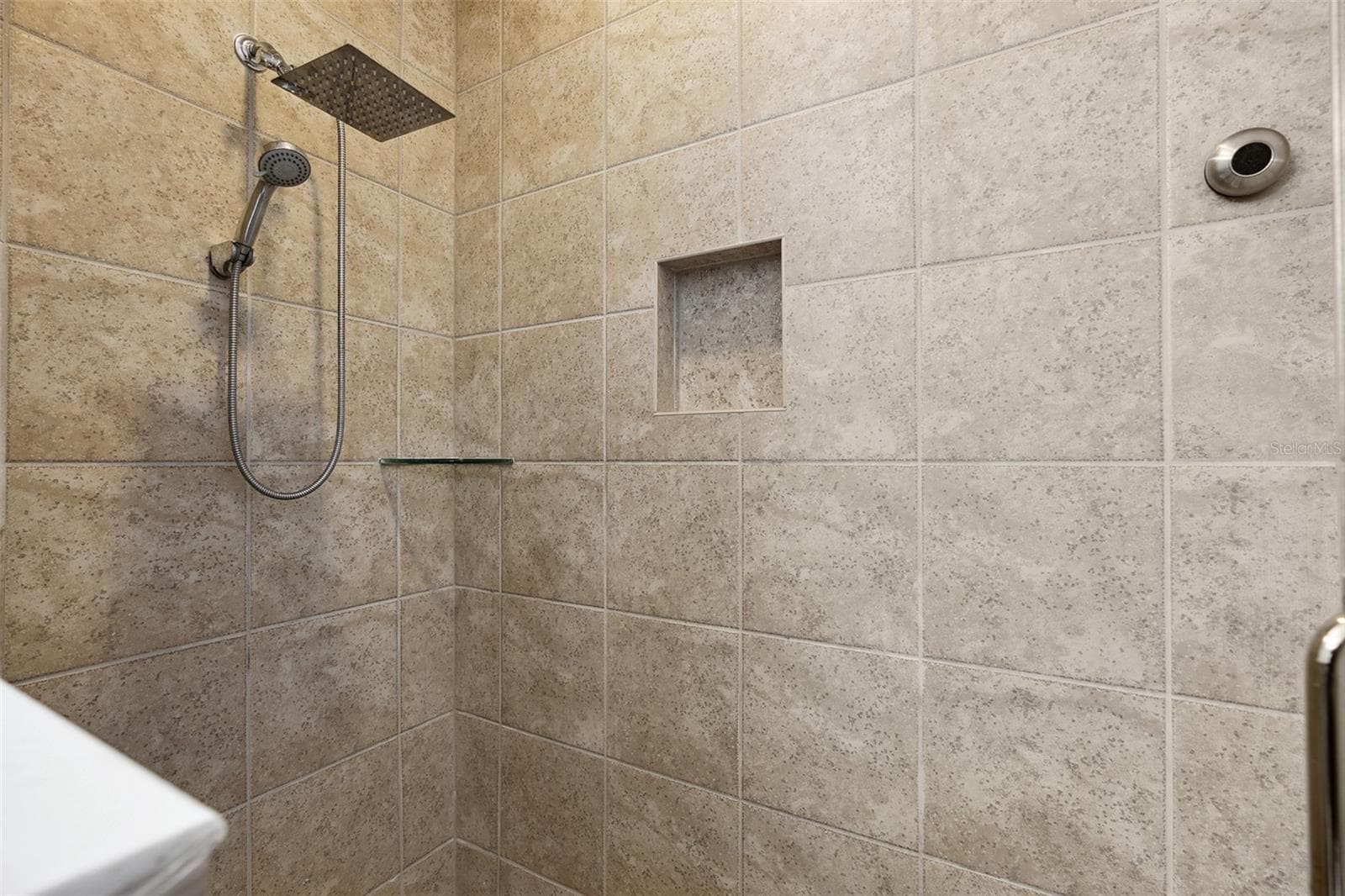 Townhouse at 9956 EAGLE CREEK CENTER BLVD, ORLANDO, photo 22 of 29