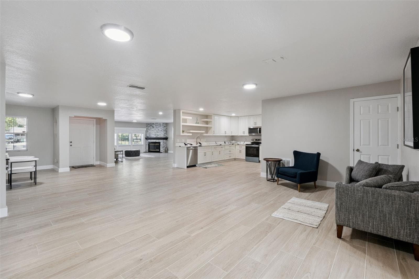 Single Family Residence at 1033 CRYSTAL BOWL CIR, CASSELBERRY, photo 4 of 41