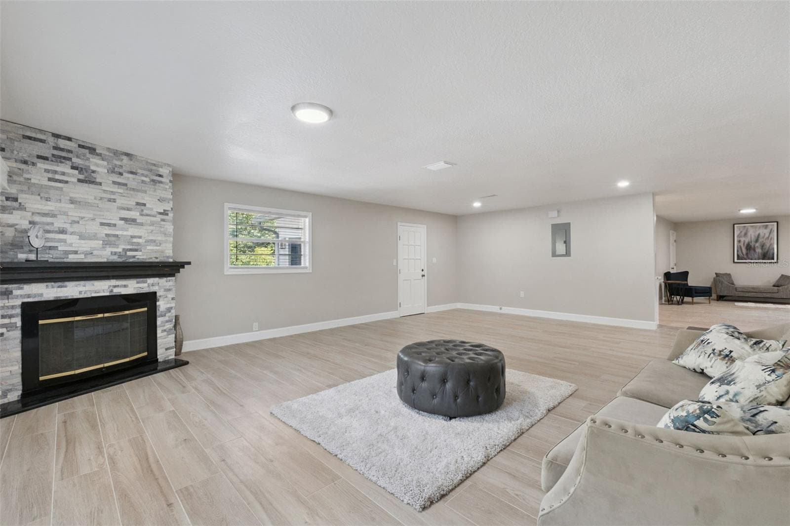 Single Family Residence at 1033 CRYSTAL BOWL CIR, CASSELBERRY, photo 6 of 41