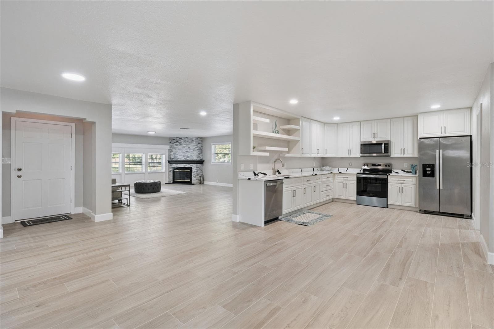 Single Family Residence at 1033 CRYSTAL BOWL CIR, CASSELBERRY, photo 2 of 41
