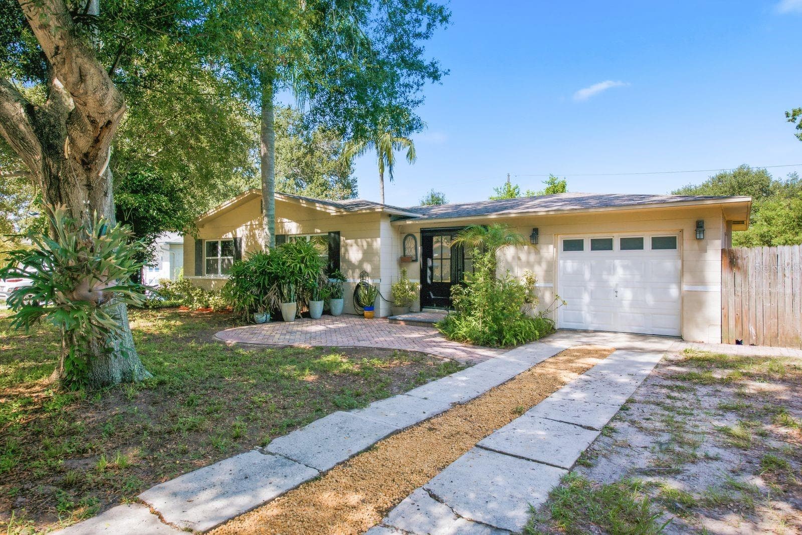 Single Family Residence at 1000 S EVERGREEN AVE, CLEARWATER, photo 2 of 52
